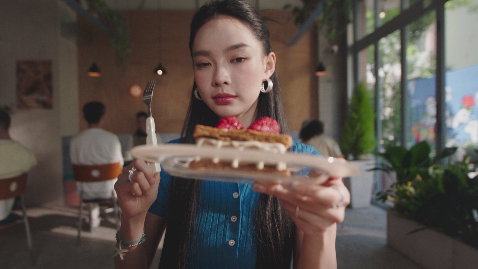 Load video: OPPO Reno16 Pro Video